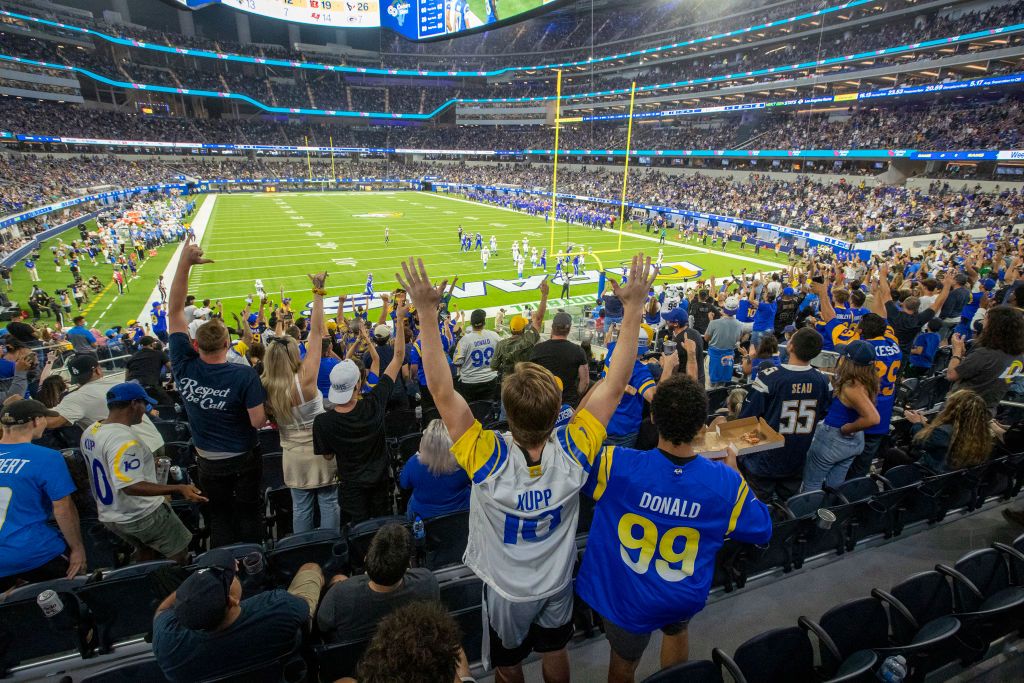 Fans At Rams Game Told They Have To Wear Masks In SoFi Stadium – CBS