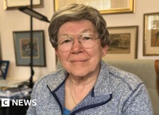 Army gay ban led to Shropshire woman's mental breakdown - BBC.com