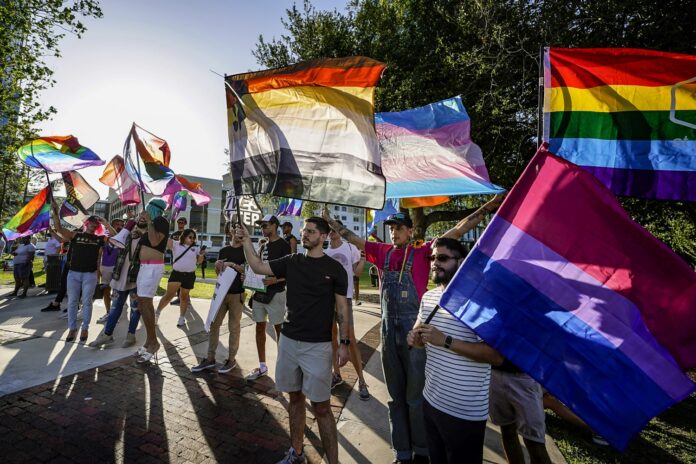 Largest U.S. gay rights group issues Florida travel advisory - NBC News