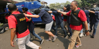 Shariah court in Indonesia sentences 2 men to up to 85 lashes for having gay sex - The Associated Press