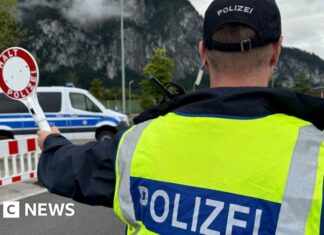 Gang used social media to lure and attack gay people - Austrian police - BBC.com