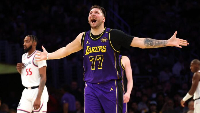 Lakers beat Clippers for 5th straight win behind 31 points from Luka Dončić, but Austin Reaves exits with calf soreness - Yahoo Sports